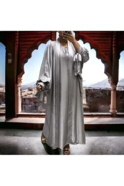 Gilet Et Robe Rayhana Très Ample Satiné Gris Argenté