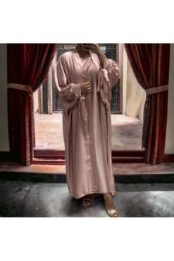 Gilet Et Robe Rayhana Très Ample Satiné Rose -Féminité Couture gilet et robe rayhana tres ample satine rose 3