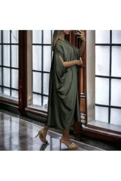 Longue Robe Ample Satiné Et Boutonné En Kaki -Féminité Couture longue robe ample satine et boutonne en kaki 2