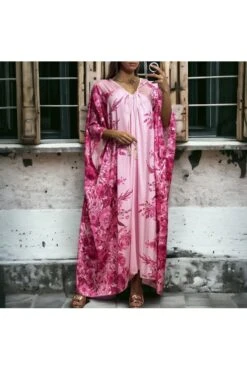 Longue Robe Ample Satiné Fuchisa Motif Fleuris -Féminité Couture longue robe ample satine fuchisa motif fleuris 2