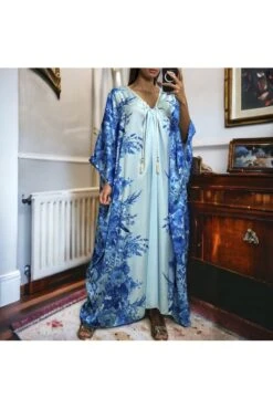 Longue Robe Ample Satiné Royal Motif Fleuris -Féminité Couture longue robe ample satine royal motif fleuris 3