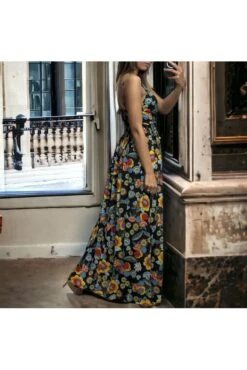 Longue Robe Avec Motif Fleuris Noir Bretelles Amovible