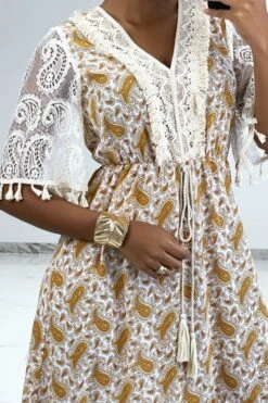 Longue Robe Beige Avec Dentelle Et Motif -Féminité Couture longue robe beige avec dentelle et motif 3