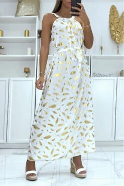 Longue Robe Blanche Motif Plumes Avec Attache Au Col