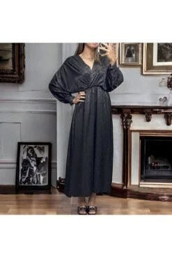 Longue Robe Cache Coeur Noir Matière Brillante à Motif -Féminité Couture longue robe cache coeur noir matiere brillante a motif 2