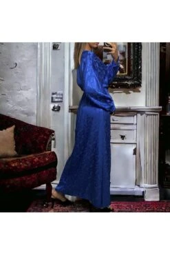 Longue Robe Cache Coeur Royal Matière Brillante à Motif