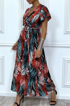 Longue Robe D'été Rouge à Manches Courtes Et Col Cache-coeur Aux Motifs Palmiers -Féminité Couture longue robe d ete rouge a manches courtes et col cache coeur aux motifs palmiers 1