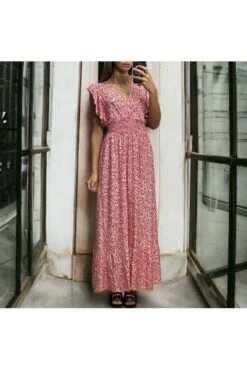 Longue Robe Fleuris Rouge Croisé Et Froncé à La Taille