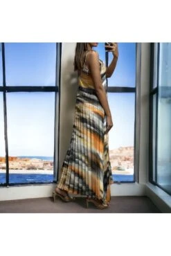 Longue Robe Plissé Avec Sublime Motif Imprimé -Féminité Couture longue robe plisse avec sublime motif imprime 3