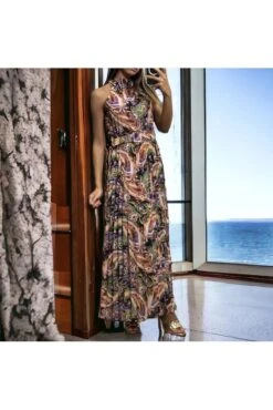 Longue Robe Plissé Noir Avec Ceinture Sublime Motif Imprimé -Féminité Couture longue robe plisse noir avec ceinture sublime motif imprime 3