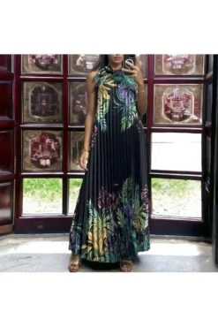 Longue Robe Plissé Noire Avec Sublime Motif Fleuris -Féminité Couture longue robe plisse noire avec sublime motif fleuris 2