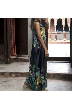 Longue Robe Plissé Noire Avec Sublime Motif Fleuris