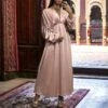 Longue Robe Satiné Croisé Rose Froncé Aux Manches -Féminité Couture longue robe satine croise rose fronce aux manches