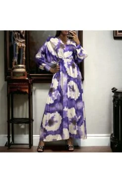 Longue Robe Satiné Lilas Avec Joli Motif Pastel