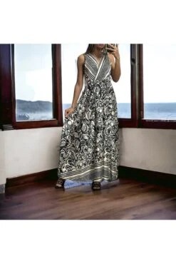 Longue Robe Satiné Noir Et Blanc Croisé Au Buste -Féminité Couture longue robe satine noir et blanc croise au buste 2