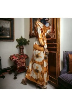 Longue Robe Satiné Orange Avec Joli Motif Pastel -Féminité Couture longue robe satine orange avec joli motif pastel 3