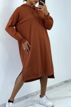 Devant 41 Longue Robe Sweat Over Size En Cognac Avec Capuche