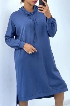 Devant -Féminité Couture longue robe sweat over size en indigo avec capuche 1