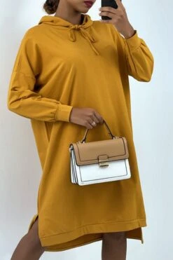 Longue Robe Sweat Over Size En Moutarde Avec Capuche -Féminité Couture longue robe sweat over size en moutarde avec capuche 2