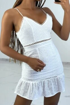 Mini Robe Blanche Ajourée Avec Détails Broderie -Féminité Couture mini robe blanche ajouree avec details broderie 3