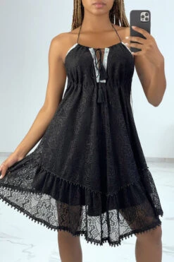 Petite Robe D'été En Dentelle Noir Et Détails Broderie
