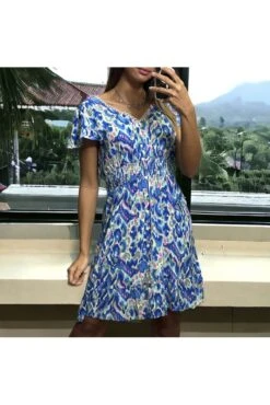 Robe à Motif Bleu Froncé à La Taille
