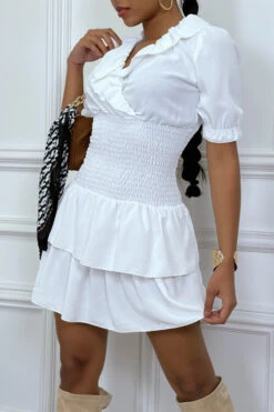 Robe Blanche Croisé Au Buste Cintre Avec élastique à La Taille Et Volant -Féminité Couture robe blanche croise au buste cintre avec elastique a la taille et volant 5