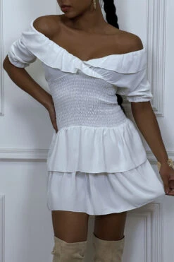 Robe Blanche Croisé Au Buste Cintre Avec élastique à La Taille Et Volant -Féminité Couture robe blanche croise au buste cintre avec elastique a la taille et volant 7