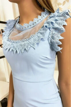 Robe Bleu Avec Mousseline Et Dentelle Au Buste Et Au Col. -Féminité Couture robe bleu avec mousseline et dentelle au buste et au col 6