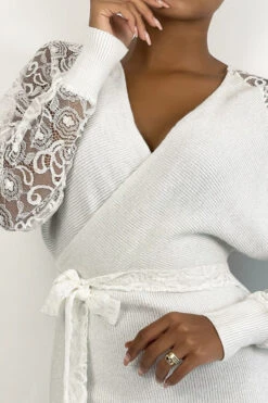 Robe Cache-coeur Blanche Irisé à Manches Ajourées. -Féminité Couture robe cache coeur blanche irise a manches ajourees 4