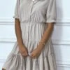 Robe Chemise Beige Boutonnée Avec Volants -Féminité Couture robe chemise beige boutonnee avec volants