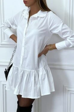 Devant -Féminité Couture robe chemise blanche plissee au bas et evasee 1