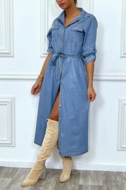 Robe Chemise En Jean Bleu Clair Avec Ceinture -Féminité Couture robe chemise en jean bleu clair avec ceinture 1