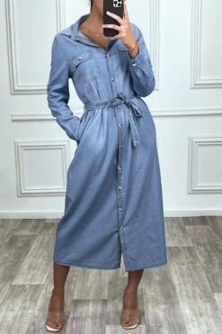 Robe Chemise En Jean Bleu Clair Avec Ceinture -Féminité Couture robe chemise en jean bleu clair avec ceinture 2
