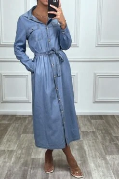 Robe Chemise En Jean Bleu Clair Avec Ceinture -Féminité Couture robe chemise en jean bleu clair avec ceinture 3