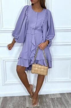 Robe Chemise Lila Avec Manches Bouffante Volants Et Ceinture -Féminité Couture robe chemise lila avec manches bouffante volants et ceinture 1