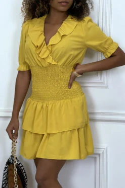 Robe Jaune Croisé Au Buste Cintre Avec élastique à La Taille Et Volant -Féminité Couture robe jaune croise au buste cintre avec elastique a la taille et volant 2