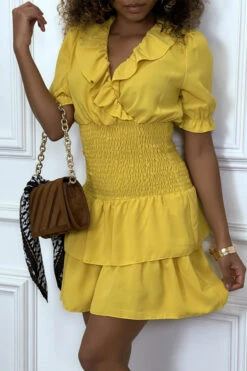 Robe Jaune Croisé Au Buste Cintre Avec élastique à La Taille Et Volant -Féminité Couture robe jaune croise au buste cintre avec elastique a la taille et volant 3