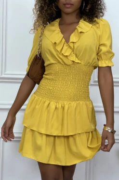 Robe Jaune Croisé Au Buste Cintre Avec élastique à La Taille Et Volant -Féminité Couture robe jaune croise au buste cintre avec elastique a la taille et volant 5