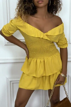 Robe Jaune Croisé Au Buste Cintre Avec élastique à La Taille Et Volant -Féminité Couture robe jaune croise au buste cintre avec elastique a la taille et volant 7