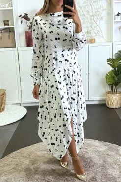 Robe Longue Blanche Asymétrique à Motif Cerises