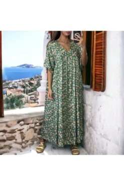 Robe Longue Over Size Vert Et Doré à Motif Fleuris -Féminité Couture robe longue over size vert et dore a motif fleuris 2