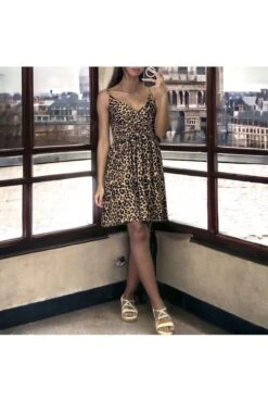 Robe Motif Léopard Marron à Bretelle Froncé A La Taille -Féminité Couture robe motif leopard marron a bretelle fronce a la taille 3