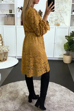 Robe Moutarde à Dentelle Coupe évasée. -Féminité Couture robe moutarde a dentelle coupe evasee 3