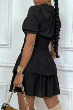 Robe Noire Croisé Au Buste Cintre Avec élastique à La Taille Et Volant -Féminité Couture robe noire croise au buste cintre avec elastique a la taille et volant 2