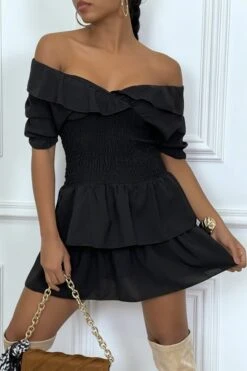 Robe Noire Croisé Au Buste Cintre Avec élastique à La Taille Et Volant -Féminité Couture robe noire croise au buste cintre avec elastique a la taille et volant 3