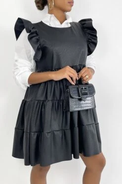 Robe Noire En Simili Avec Volants Très Tendance -Féminité Couture robe noire en simili avec volants tres tendance 3