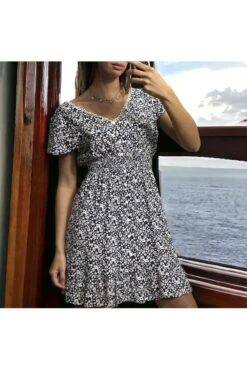 Robe Noire Motif Liberty évasé Avec Bouton -Féminité Couture robe noire motif liberty evase avec bouton 3