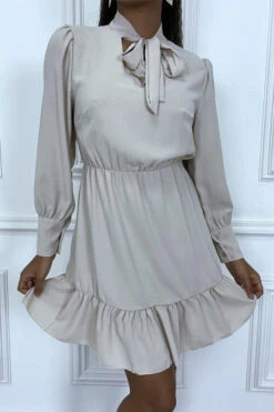 Robe Patineuse Beige à Volant Et Noeud Au Cou