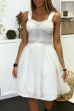 Robe Patineuse Blanche à Bretelle Avec Strass Et Tulle évasé